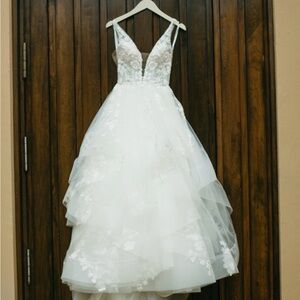 Lace Appliqué Ball Gown Wedding Dress in White